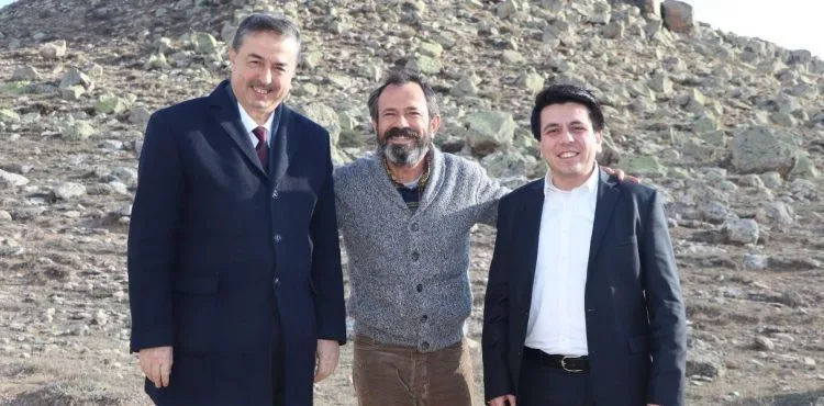 Kaymakam Altıntaş ve Başkan Taşyapan, Karaağaç dizisinin setini ziyaret etti