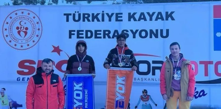Kayserili snovbordcular Erzurum’dan 9 madalyayla döndü