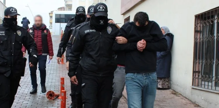 Uyuşturucu ticareti yapan 3 kişi adliyeye sevk edildi