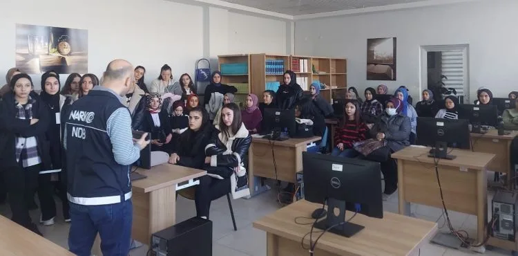 Narkotik ekiplerinden 280 anne/anne adayı çalışana eğitim