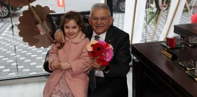 BAŞKAN BÜYÜKKILIÇ, YENİ MAHALLE ESNAFI İLE KUCAKLAŞTI