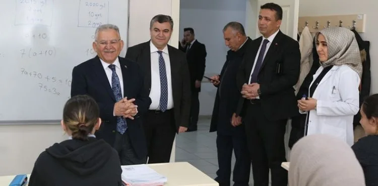 BAŞKAN BÜYÜKKILIÇ'TAN KAYMEK İHTİSAS MERKEZİ’NDE GENÇLERE ÇAT KAPI ZİYARET