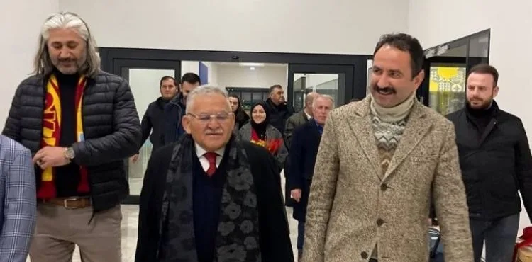BAŞKAN BÜYÜKKILIÇ’A İSTANBUL HAVALİMANI’NDA SÜRPRİZ KARŞILAMA