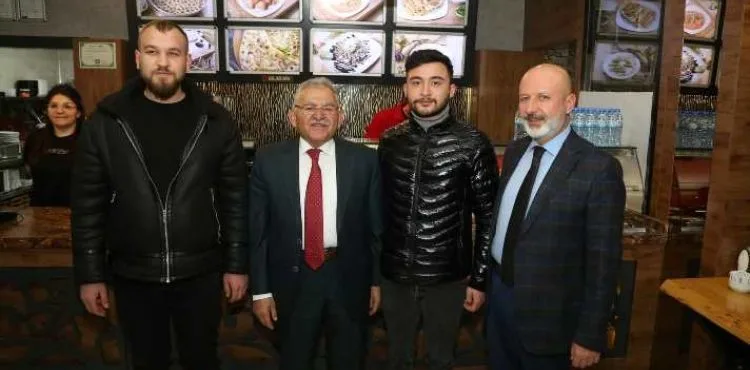 BAŞKAN BÜYÜKKILIÇ, KOCASİNAN AKADEMİ'DE GENÇLERLE BİR ARAYA GELDİ