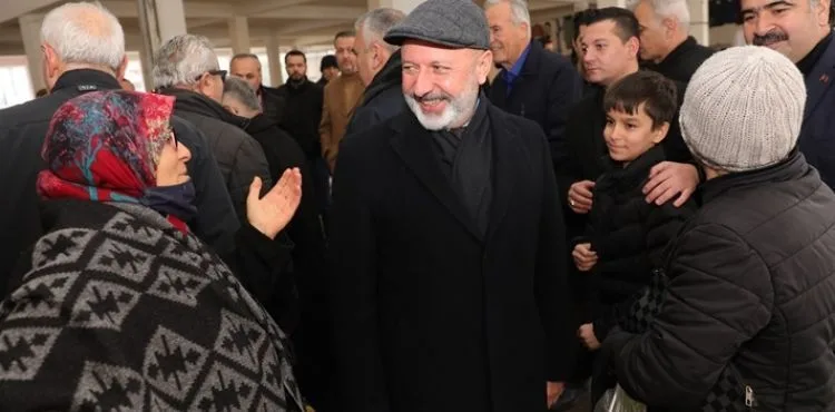 BAŞKAN ÇOLAKBAYRAKDAR, PAZARCI ESNAFINI ZİYARET ETTİ