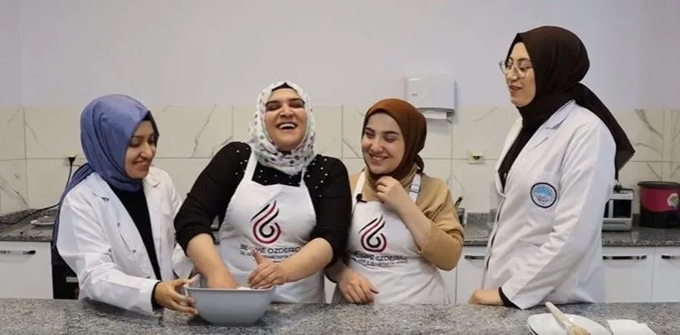 BÜYÜKŞEHİR’İN ÖZEL ÖĞRENCİLERİ, MUTFAKTA HÜNERLERİNİ SERGİLEDİ
