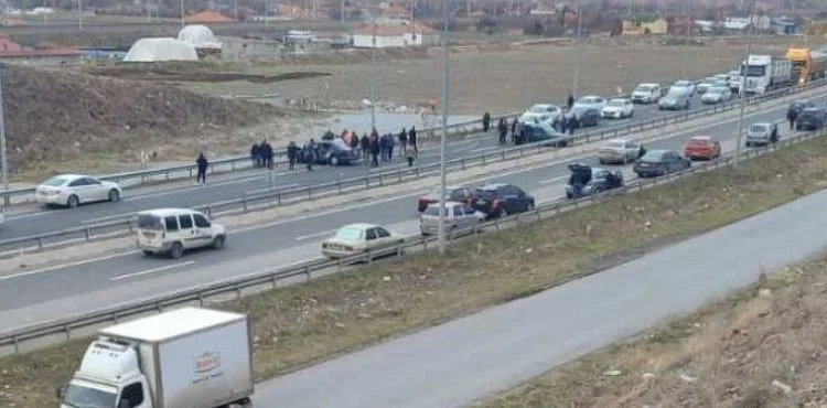 İki araç çarpıştı: 2 yaralı