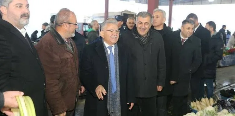 PAZARCI ESNAFINDAN BAŞKAN BÜYÜKKILIÇ’A: “BAŞKANIM GELMİŞ, CANLANDIRIYOR PAZARI”
