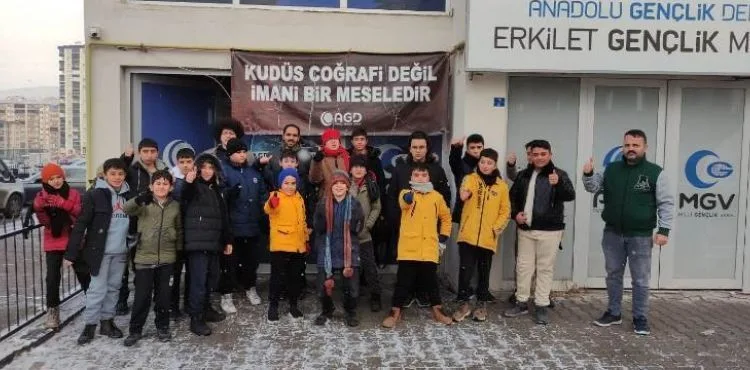 ÖĞRETMENLER VE ÖĞRENCİLER KIŞ ETKİNLİKLERİNDE BULUŞTU