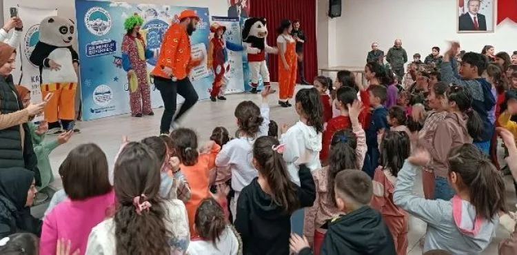KAYMEK’İN ‘TATİL ŞENLİĞİ’ RÜZGÂRI İLÇELERDE DE ESİYOR