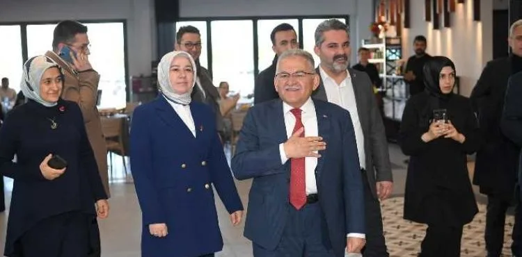 BAŞKAN BÜYÜKKILIÇ, AK PARTİ KADIN KOLLARI YÖNETİMİ İLE BİR ARAYA GELDİ
