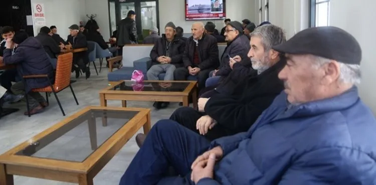 MELİKGAZİ'DE YAŞLILAR "ESKİ ÇINARLAR YAŞAM MERKEZİ"NDE ÇOK MUTLU