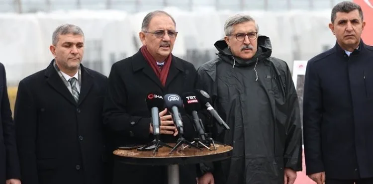 BAKAN MEHMET ÖZHASEKİ: “110 BİN KİŞİ GECE GÜNDÜZ DEMEDEN ÜÇ VARDİYA ÇALIŞMAYA DEVAM EDİYOR”