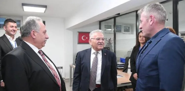 BAŞKAN BÜYÜKKILIÇ’TAN TALAS BELEDİYESİ’NE ZİYARET