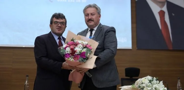 MELİKGAZİ'NİN UYUM İÇİNCE ÇALIŞAN MECLİS ÜYELERİ BAŞKAN PALANCIOĞLU'NU TEBRİK ETTİ