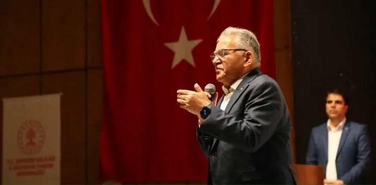 BAŞKAN BÜYÜKKILIÇ, DEPREM BÖLGESİNDEKİ ANISINI ANLATIRKEN DUYGU DOLU ANLAR YAŞADI