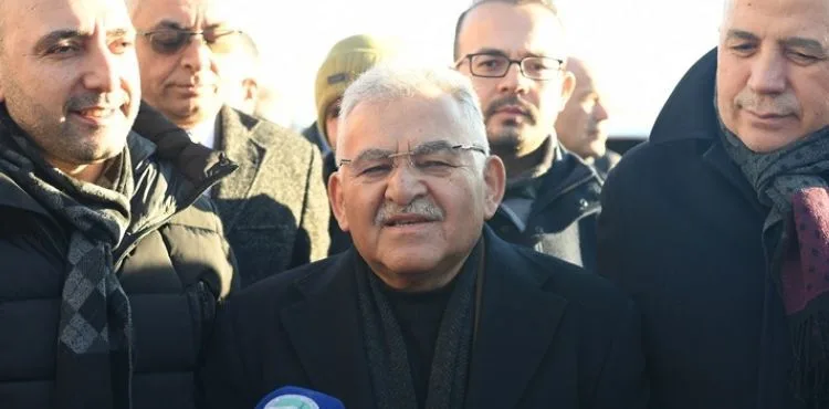 BÜYÜKKILIÇ, CANLI HAYVAN PAZARI’NDA KONUŞTU: “BİZİMKİ ESER VE HİZMET BELEDİYECİLİĞİ”