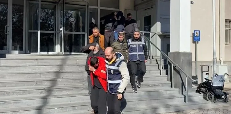 Eş zamanlı operasyonda 14 firari yakalandı
