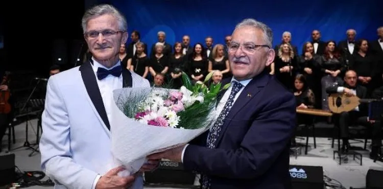 BÜYÜKKILIÇ, TÜRK SANAT MÜZİĞİ KENT KOROSU KONSERİ’NDE SANATSEVERLERLE BİR ARAYA GELDİ