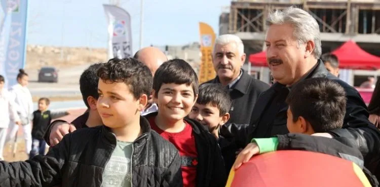 MELİKGAZİ’NİN DÜZENLEDİĞİ TOKİ MAHALLE ŞENLİĞİNDE HERKES GÖNLÜNCE EĞLENDİ