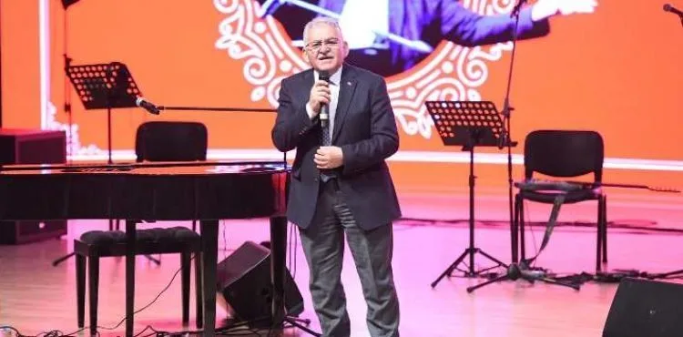 BAŞKAN BÜYÜKKILIÇ, TÜRKİYE YÜZYILI MARŞI’NIN BESTEKÂRI ARZEN’İN KONSERİNE KATILDI