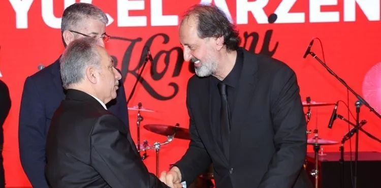 YÜCEL ARZEN KONSERİNİN YANKILARI SÜRÜYOR