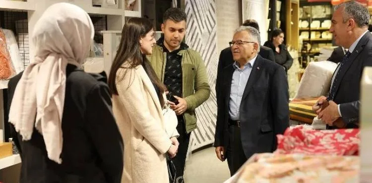 BAŞKAN BÜYÜKKILIÇ, İPEK SARAY AVM’DE ESNAF VE VATANDAŞLARLA BULUŞTU