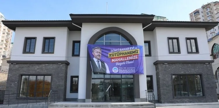 ŞİRİNTEPE'NİN GENÇLERİ KÜTÜPHANESİNE KAVUŞUYOR