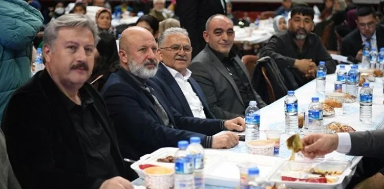 BAŞKAN BÜYÜKKILIÇ, DOĞU TÜRKİSTANLILARLA BULUŞTU