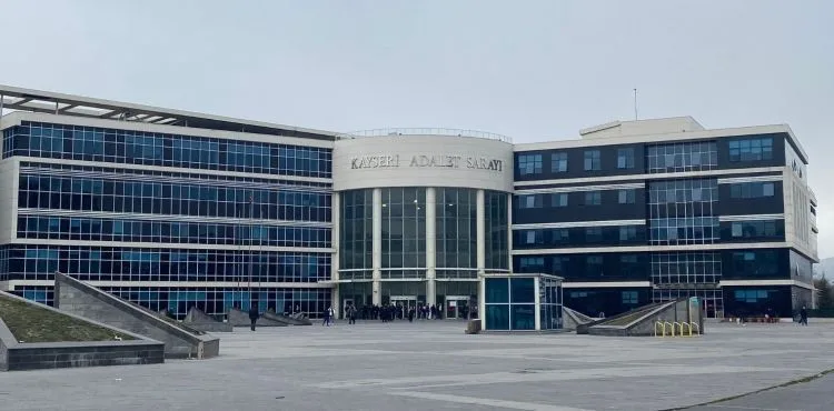 Dolandırıcılık suçundan yargılanan cezaevi firarisine 2.5 yıl hapis