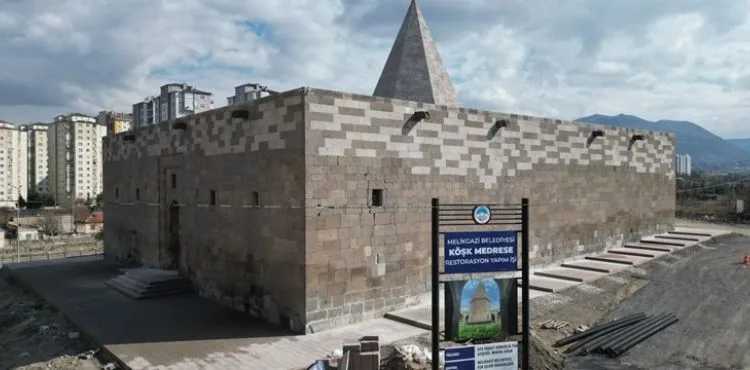 BAŞKAN PALANCIOĞLU, "MELİKGAZİ OLARAK KÜLTÜR VARLIKLARIMIZI GELECEK KUŞAKLARA AKTARIYORUZ"