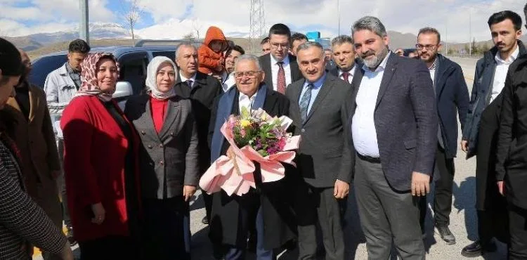 BAŞKAN BÜYÜKKILIÇ, ATA TOPRAĞI DEVELİ’DE COŞKUYLA KARŞILANDI