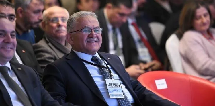 BAŞKAN BÜYÜKKILIÇ’TAN ZİRVEDE “BİLİŞİM” VURGUSU
