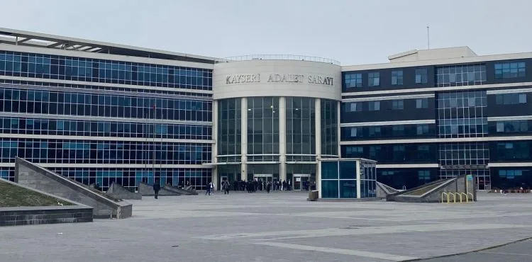 Yabancı uyruklu şahsa uyuşturucu ticareti suçundan 12 yıl 6 ay hapis