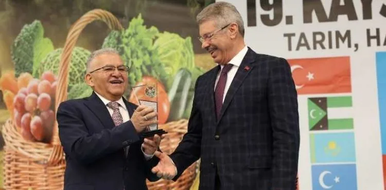 BAŞKAN BÜYÜKKILIÇ, TARIM FUARI’NDA NOHUT DESTEĞİNİ 300 TONA ÇIKARDI