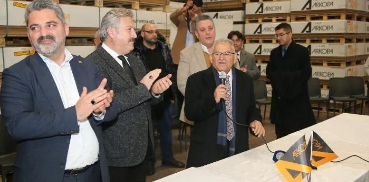 BÜYÜKKILIÇ’TAN İŞÇİLERE: “ÜRETİYOR, İHRACATA VESİLE OLUYORSUNUZ. HER BİRİNİZ BİRER ÇİÇEKSİNİZ”