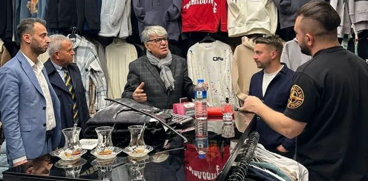 Cumhuriyet Halk Partisi Yeraltı Çarşısında esnaf ve vatandaşlarla buluştu.