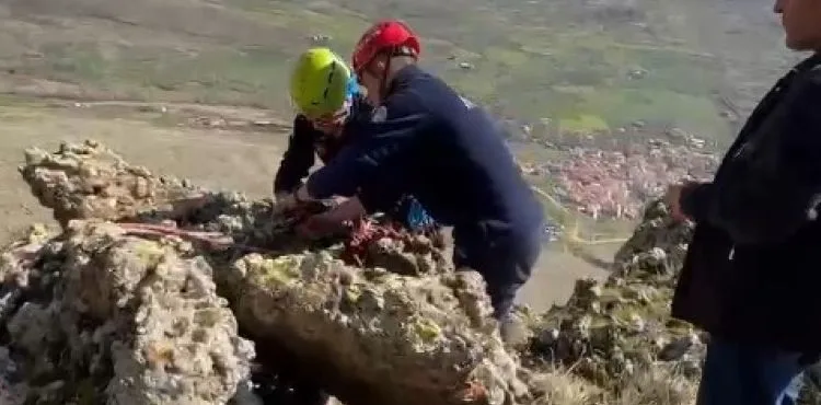 BESİCİDEN UÇURUMDA MAHSUR KALAN KÜÇÜKBAŞ HAYVANINI KURTARAN BÜYÜKŞEHİR İTFAİYESİ’NE DUA VE TEŞEKKÜR