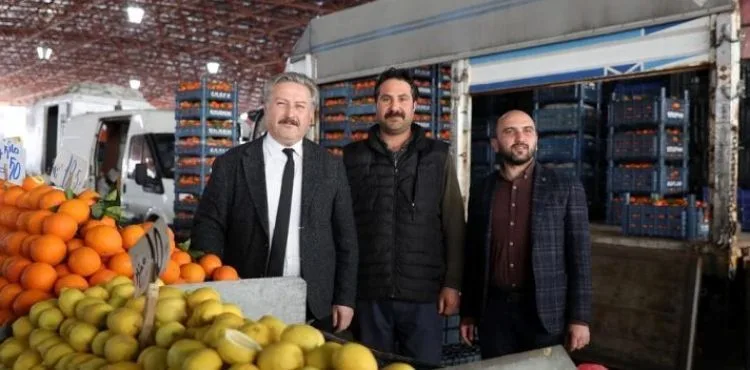 BAŞKAN PALACIOĞLU, YILDIRIM BEYAZIT PAZAR YERİNDE SEVGİYLE KARŞILANDI