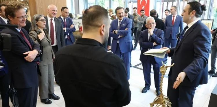 AVRUPALI BÜYÜKELÇİLER, DÜNYADA İLK VE TEK OLAN 7,5 MİLYON YILLIK FOSİLLERE HAYRAN KALDI