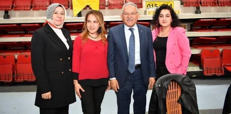 BAŞKAN BÜYÜKKILIÇ’TAN KAYSERİ’DE BİR İLK: KUAFÖR GÜZELLİK FUARI