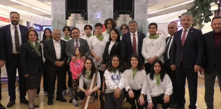 Vali Çiçek, "Hedefimiz, çocuklarımızı bağımlılıklardan kurtarıp sanatla, sporla buluşturmak"