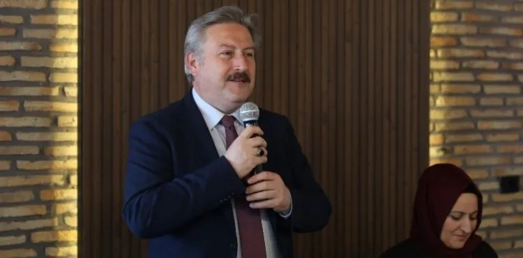 BAŞKAN PALANCIOĞLU KADIN PERSONEL İLE BİR ARAYA GELEREK GÜNLERİNİ KUTLADI