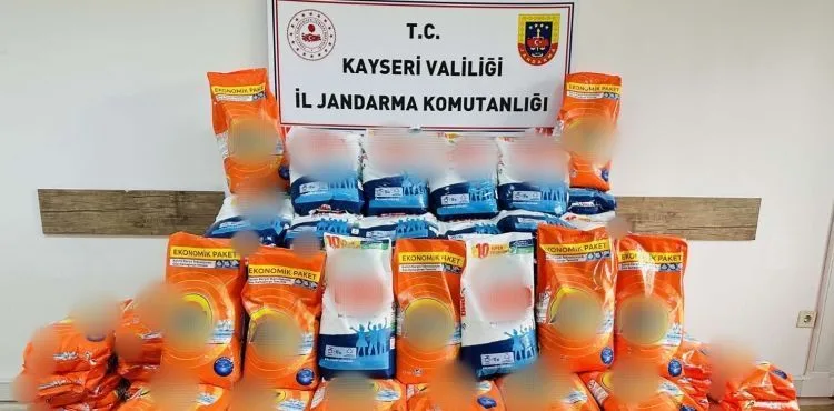 Jandarma ve polis ekipleri 2 ton 100 kilogram sahte çamaşır deterjanı ele geçirdi