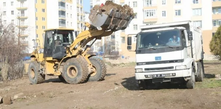 YILDIRIM BEYAZIT MAHALLESİ'NDE KÖŞE BUCAK TOPLU TEMİZLİK ÇALIŞMASI YAPILDI
