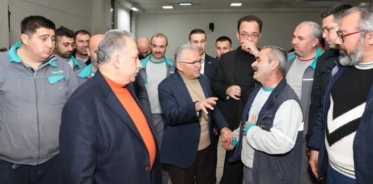 BAŞKAN BÜYÜKKILIÇ, İŞÇİLERİN SAHUR SOFRALARINA MİSAFİR OLDU