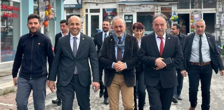 TOMARZALILAR CHP’Lİ MURAT MOLU’YU BAĞIRLARINA BASTI