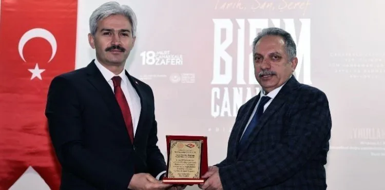BAŞKAN YALÇIN SÜLEYMANLILI ÖĞRENCİLERİN ÇANAKKALE TİYATROSUNU İZLEDİ