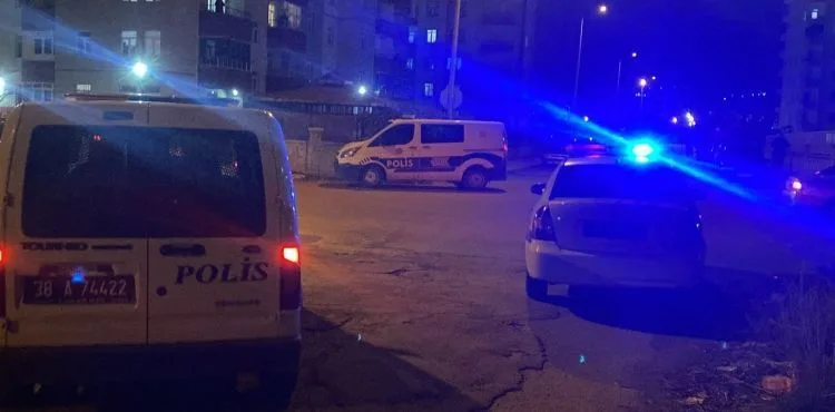Kurusıkı tabancayla oynayan 2 çocuk yaralandı