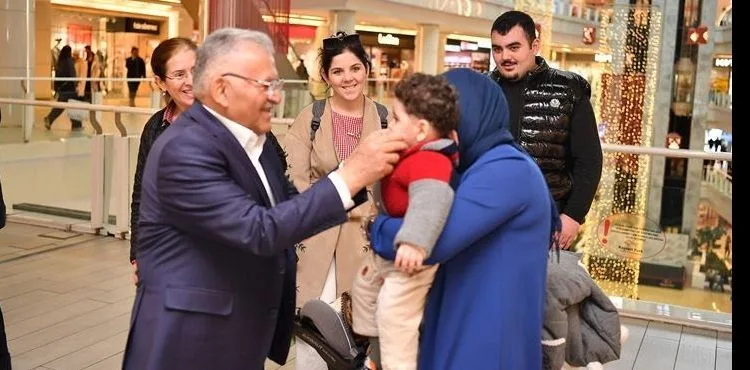 BAŞKAN BÜYÜKKILIÇ’TAN AVM’DE ESNAF ZİYARETİ